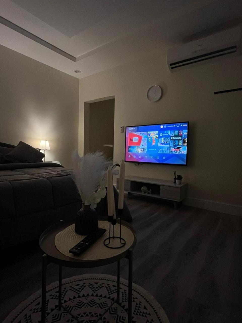 استديو بدخُول ذاتي *